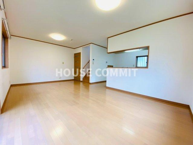 富里市七栄中古戸建の居間・リビング