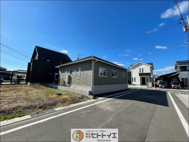 久留米市三潴町壱町原第1-1の前面道路含む現地写真