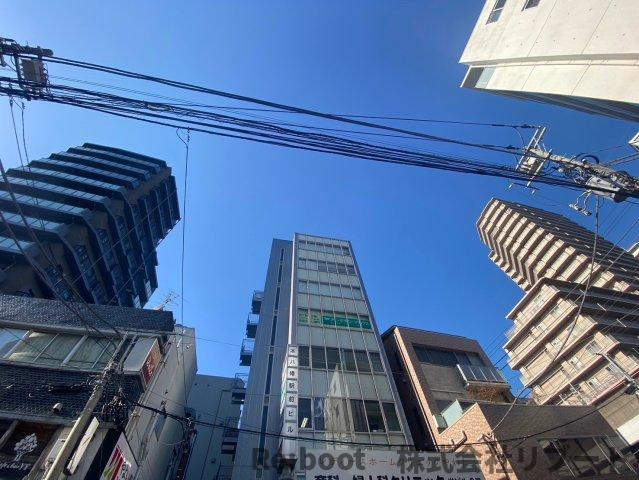  本八幡駅前ビルの外観