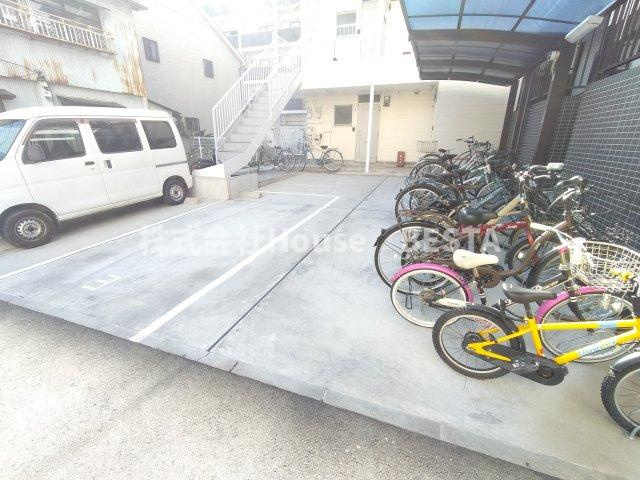 One go crestの駐車場