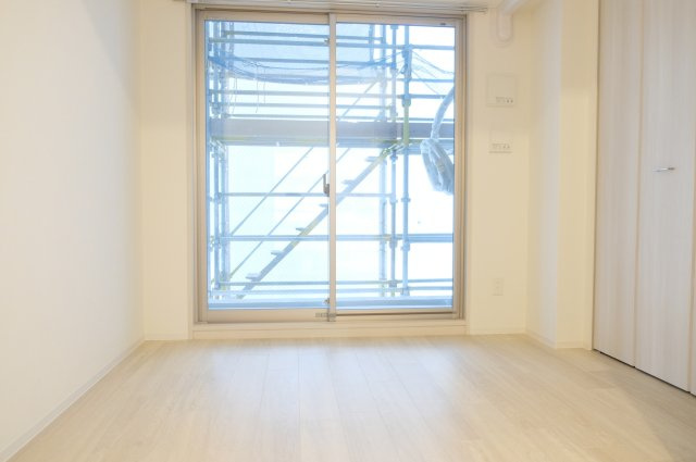 【洋室】 | クローバー・クレスト | 明るい洋室です