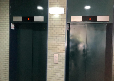 【設備】 | サンヴェール橋本ツインタワー | 共有部分は、住民なら誰もが使える設備のこと。例えば駐車場やエレベーター、インターネット設備、セキュリティ設備などがあります。他にも、マンションの廊下・外部階段やエントランス・ゴミ置き場などがあります。