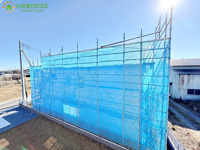 深谷市荒川　第1期　新築一戸建て　ワイウッドコート　01の前面道路含む現地写真