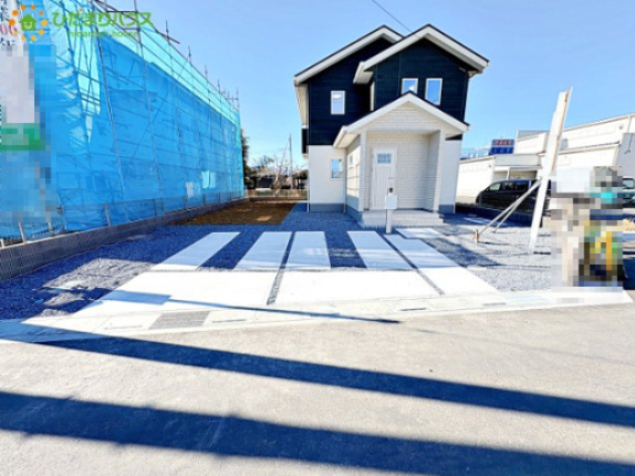 深谷市荒川　第1期　新築一戸建て　ワイウッドコート　01の駐車場