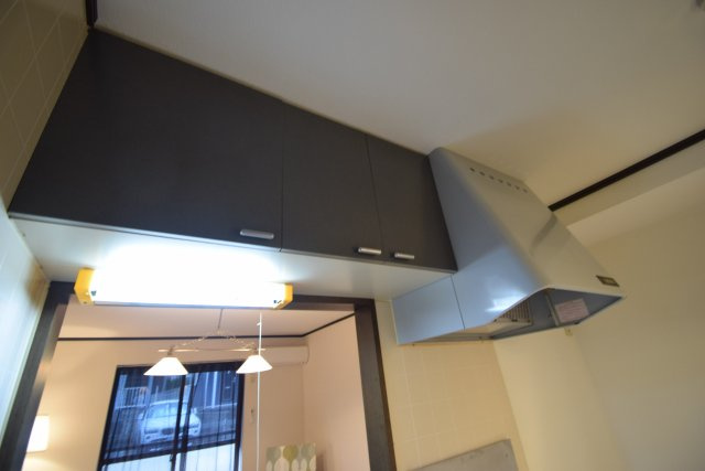 パーラーローズのキッチン|キッチン上部収納