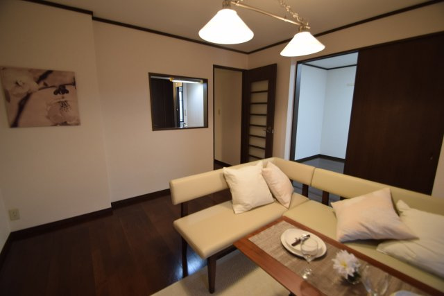 パーラーローズの居間・リビング|カウンターキッチン