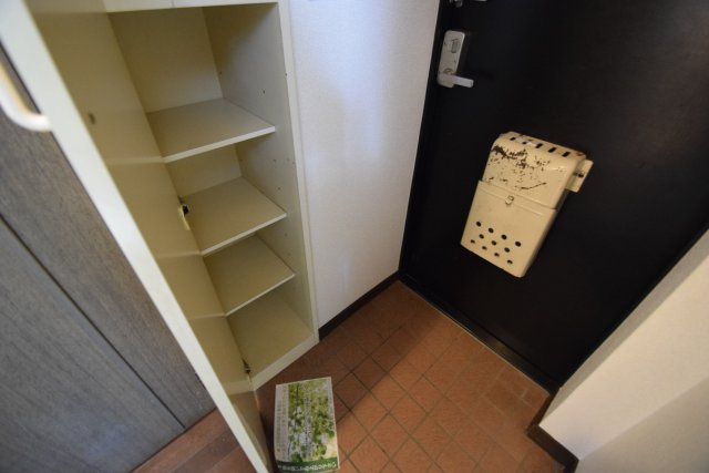 パーラーローズの玄関|玄関の下駄箱