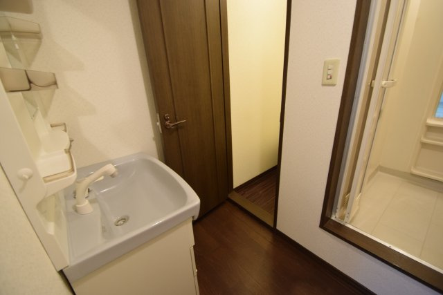 パーラーローズの洗面所|シャンプードレッサー付き