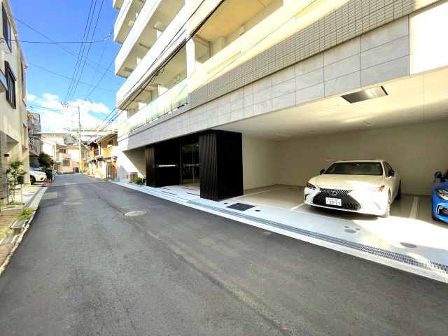 スプランディッド中之島WESTの駐車場