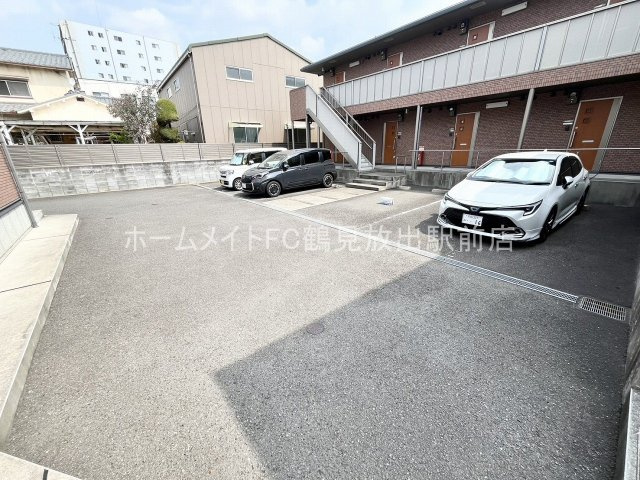 リバーサイドルーチェB棟の駐車場