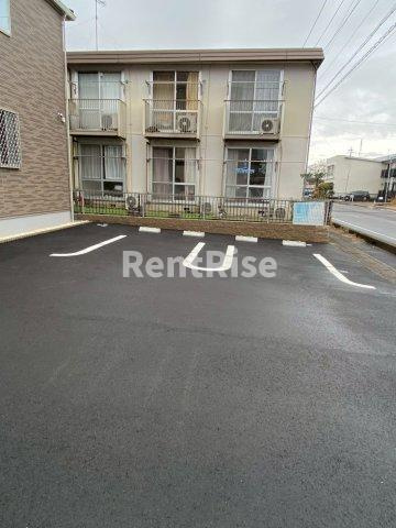 パーク　メゾンの駐車場