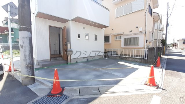 入間市扇台6丁目・全1棟　新築未入居一戸建　～LDK吹抜け～の駐車場|カースペース1台分(車種による)