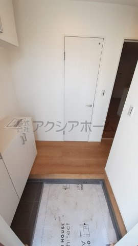 入間市扇台6丁目・全1棟　新築一戸建　～LDK吹抜け～の玄関