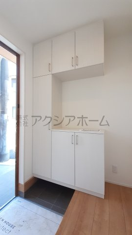 入間市扇台6丁目・全1棟　新築一戸建　～LDK吹抜け～の玄関|玄関収納
