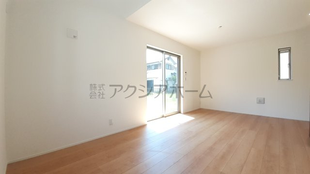 入間市扇台6丁目・全1棟　新築未入居一戸建　～LDK吹抜け～の居間・リビング