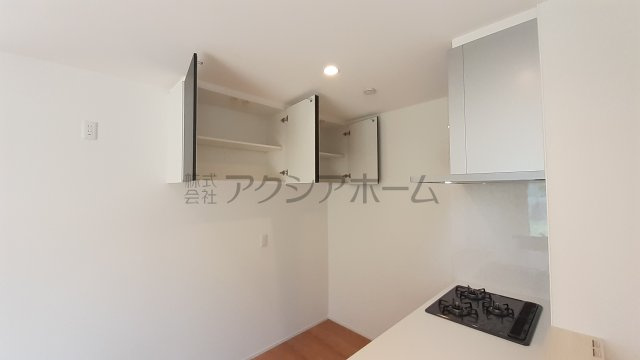 入間市扇台6丁目・全1棟　新築未入居一戸建　～LDK吹抜け～のキッチン|キッチン収納