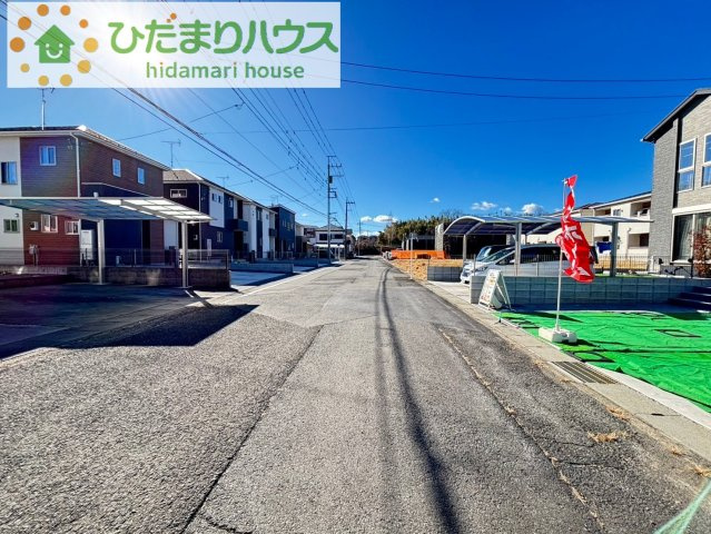 東松山市山崎町　未入居物件　タマタウン　02の前面道路含む現地写真|前面道路が広いので駐車もらくらくです。