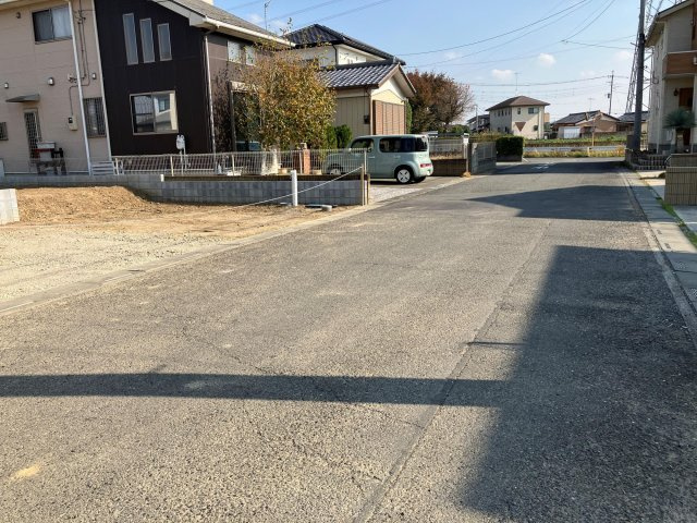 BLOOMING GARDEN　熊谷市別府4丁目2期の前面道路含む現地写真