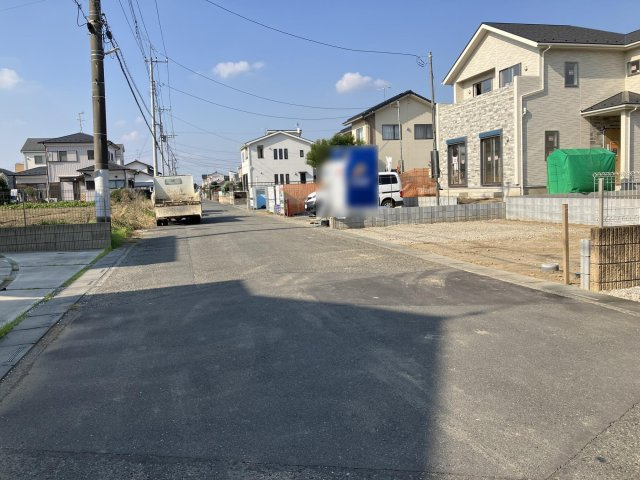 BLOOMING GARDEN　熊谷市別府4丁目2期の前面道路含む現地写真