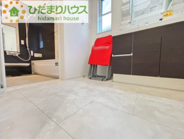 東松山市山崎町　　タマタウン　03の脱衣所|脱衣所が広いのでお子様と一緒に入浴準備が出来ちゃいます。