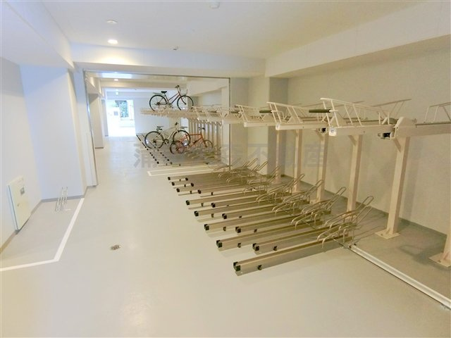 デュオステージ蒲田のその他共用部分|屋根付きラック式の駐輪場　空き状況等詳細はお問合せください。