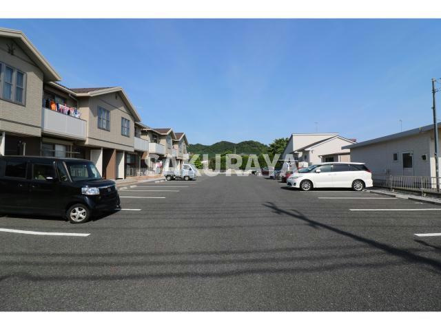 プラムツリーの駐車場