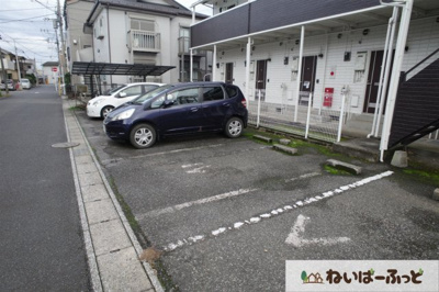 【駐車場】 | ド・フィール白旗 | 駐車場は敷地内に。近隣には月ぎめたいぷも。