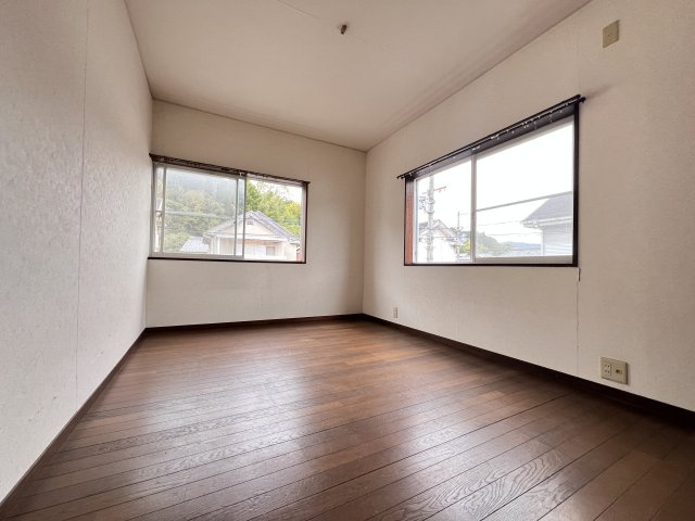 宇治田原町南亥子の洋室