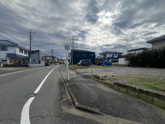 【前面道路含む現地写真】