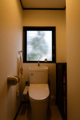 西伯郡伯耆町岸本　中古一戸建てのトイレ