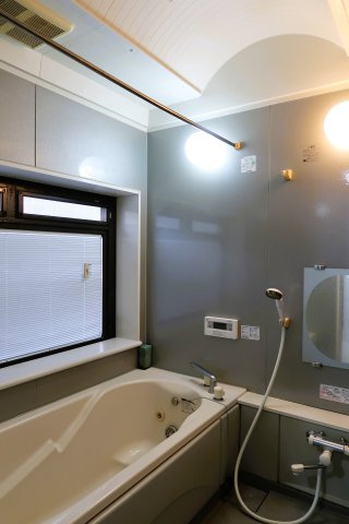 西伯郡伯耆町岸本　中古一戸建ての浴室