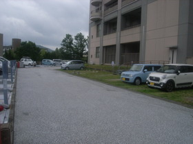 ACity タワーズイースト・タワー棟の駐車場