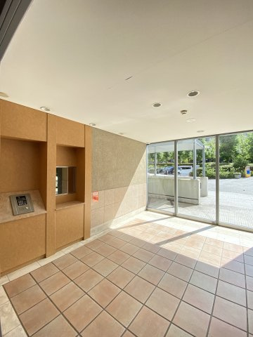 ACity タワーズイースト・タワー棟のエントランス