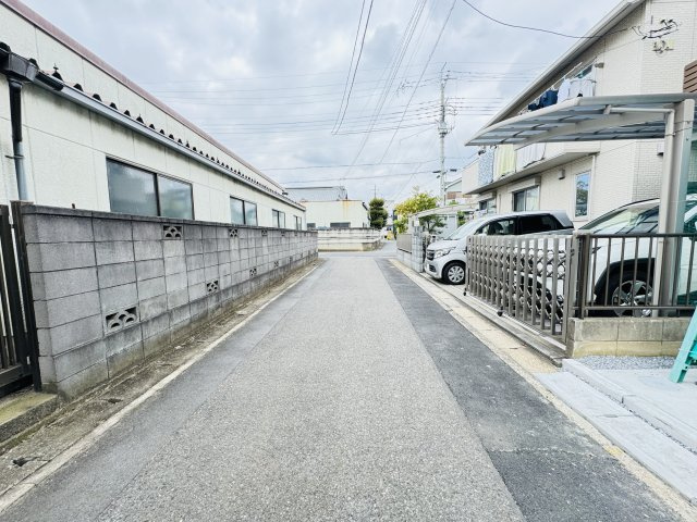 三郷市番匠免１丁目新築戸建（番匠免23-1期）の前面道路含む現地写真|南西側前面道路