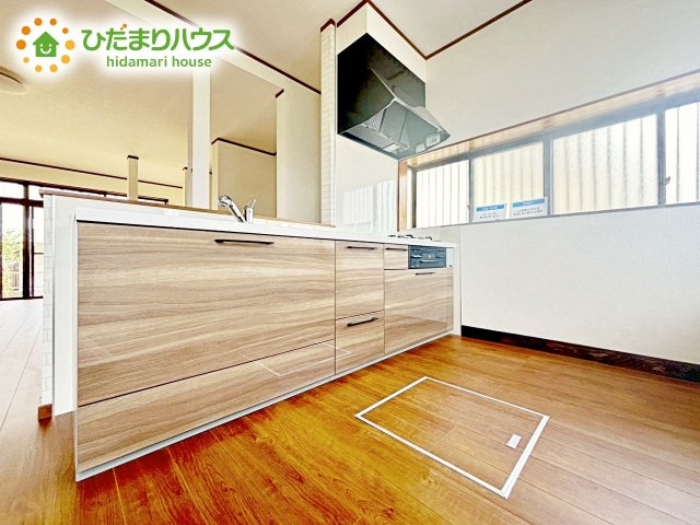 【キッチン】 | ひたちなか市八幡町　中古戸建 | 広々として使い勝手のよい明るく開放的なキッチン