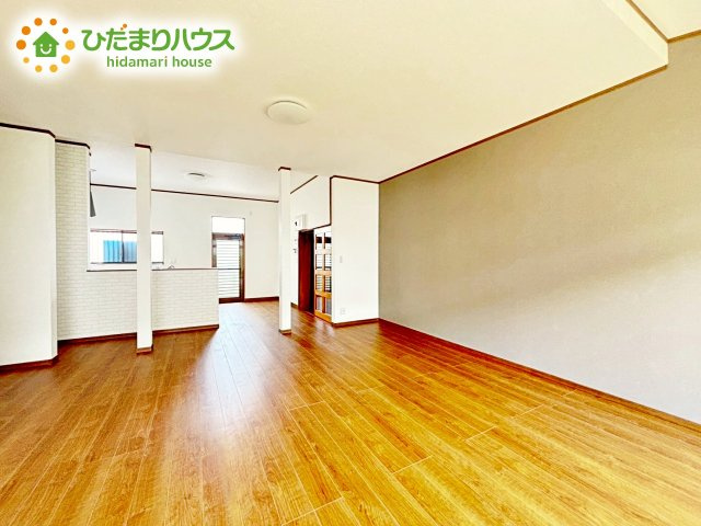 【居間・リビング】 | ひたちなか市八幡町　中古戸建 | 大型テレビに大型ソファー(^^)どんなインテリアにするか考えただけでわくわくしますね！