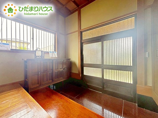 【玄関】 | ひたちなか市八幡町　中古戸建 | 丁度良い靴箱のサイズ♪これだけあれば家族全員の靴がしまえてスッキリ(^O^)