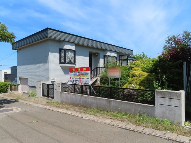 網走市桂町３丁目２番１５号　平家建中古売家（１階部分車庫）