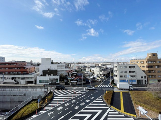 【展望】 | 眼前に広がる空の雄大さと、このお部屋の自慢の一つである「眺望」をご覧ください。毎日、この景色を独り占めできる新生活に夢が広がります。～即日のご見学可能～　お問合せはお気軽にどうぞ。