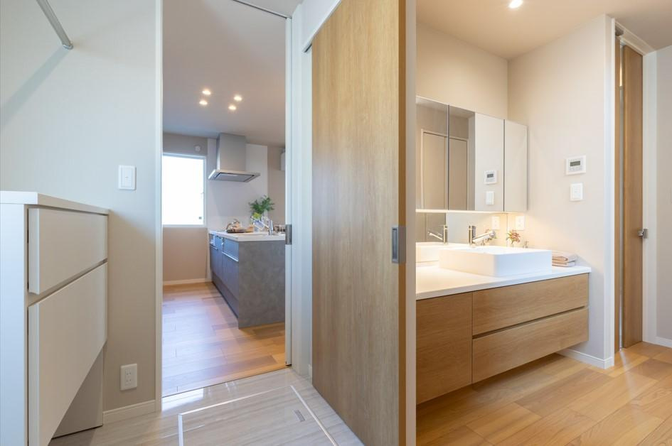 下野市仁良川　新築戸建の独立洗面台