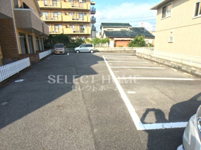 【駐車場】 | リベルテウイング | 駐車場に車を止められます