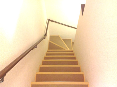【玄関】 | レプロットⅢ | ２階のお部屋：玄関からの階段です。