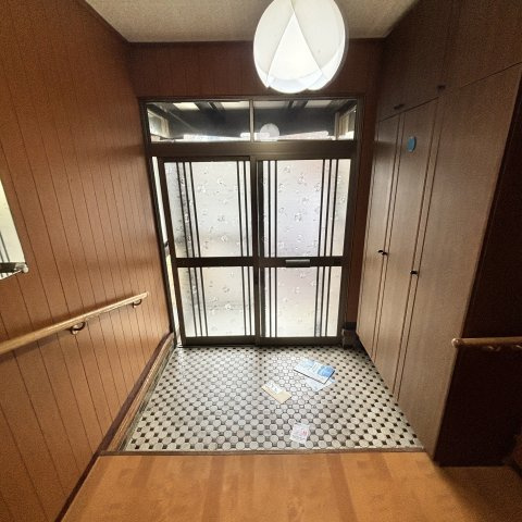 室蘭市港北町5丁目97-1の玄関