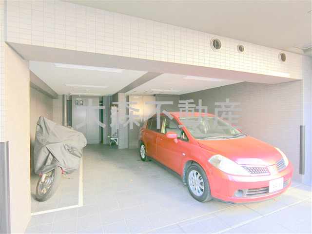 ルーブル大森九番館の駐車場