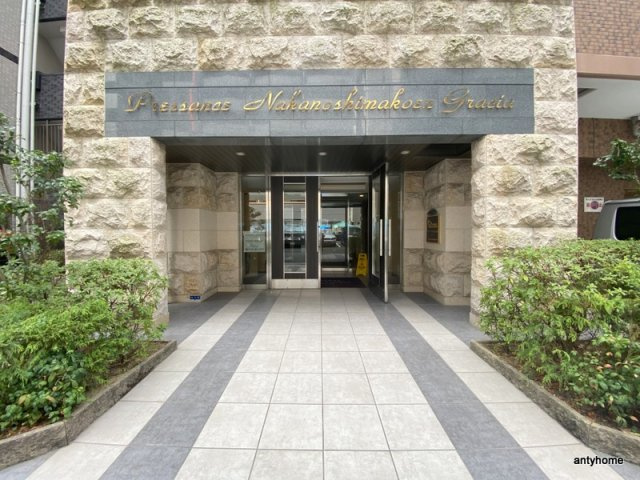 プレサンス中之島公園グラシア　仲介手数料無料のエントランス