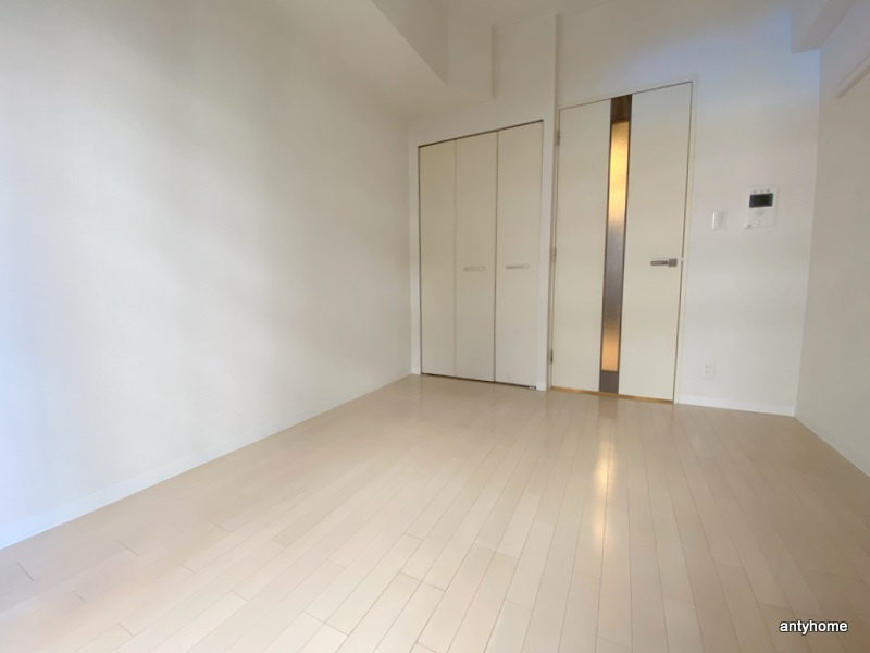 プレサンス中之島公園グラシア　仲介手数料無料の居間・リビング