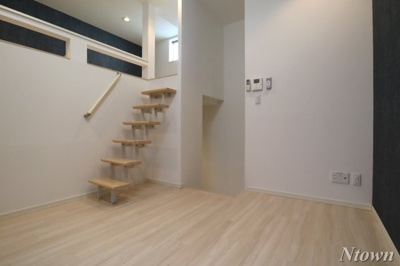 【居間・リビング】 | ヒルズ黒川 | こちらの居間で趣味の時間をお楽しみください