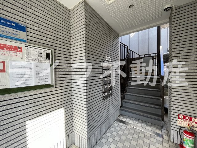 サントハウス小阪のエントランス|毎日通るエントランスはこのようになっています