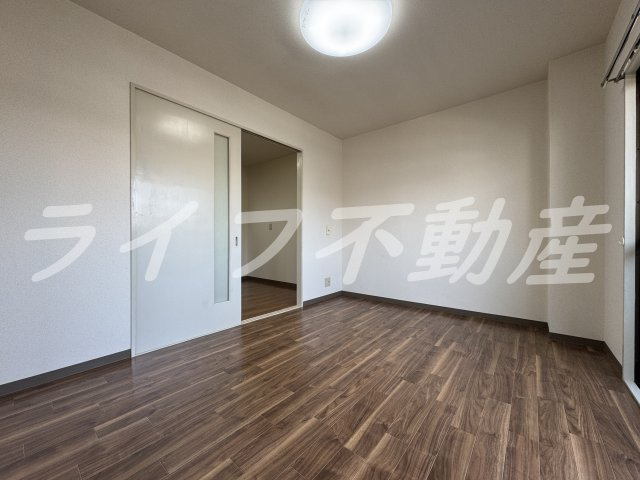 サントハウス小阪の内装|明るい色調の室内です