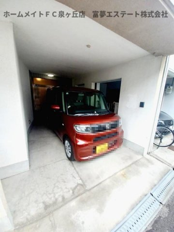 門真市上野口町　戸建の駐車場
